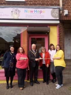 New Hope 50p Charity Shop opens